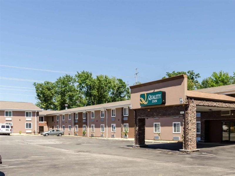 Quality Inn Chicopee-Springfield Exteriör bild