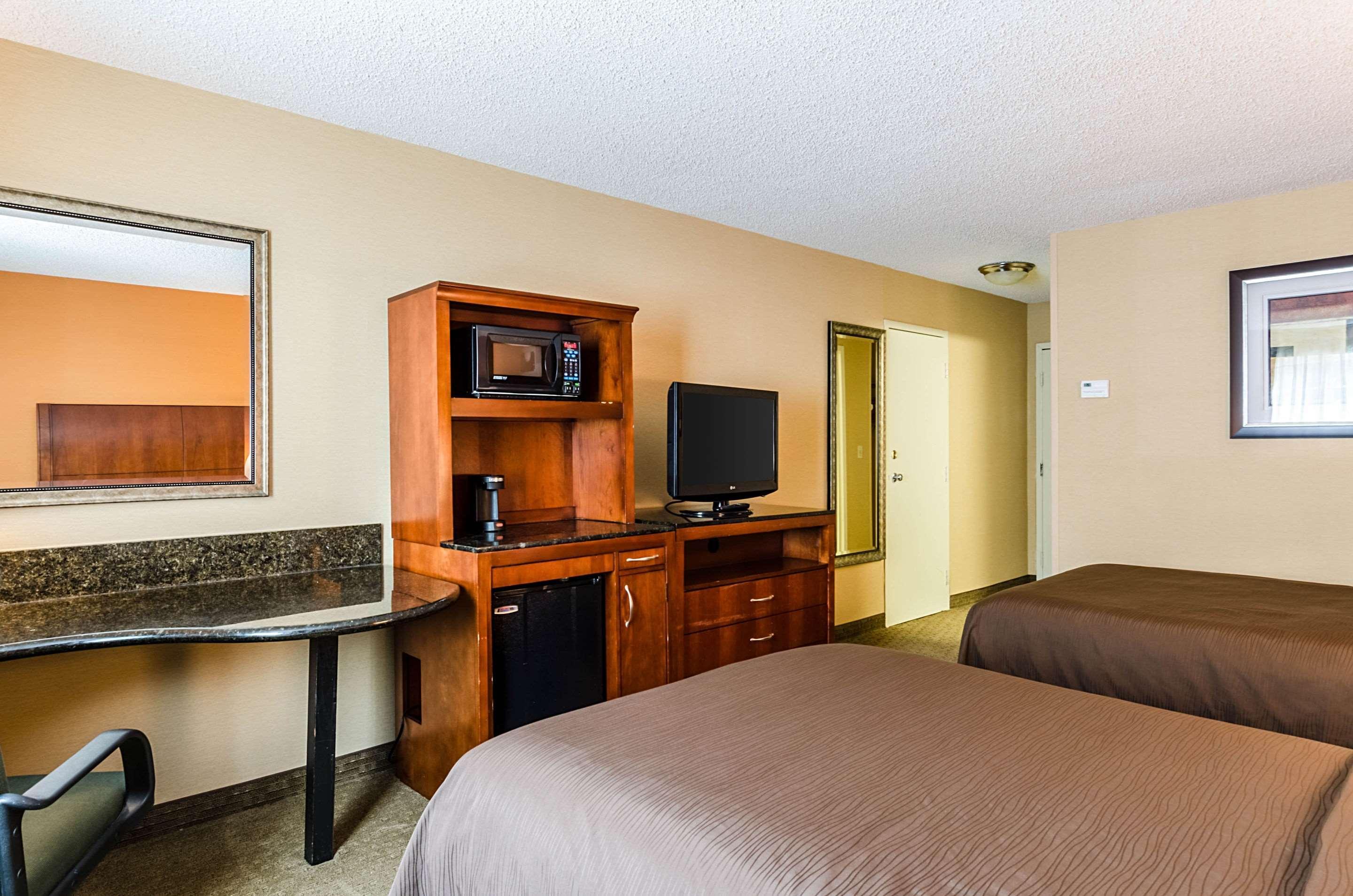 Quality Inn Chicopee-Springfield Exteriör bild