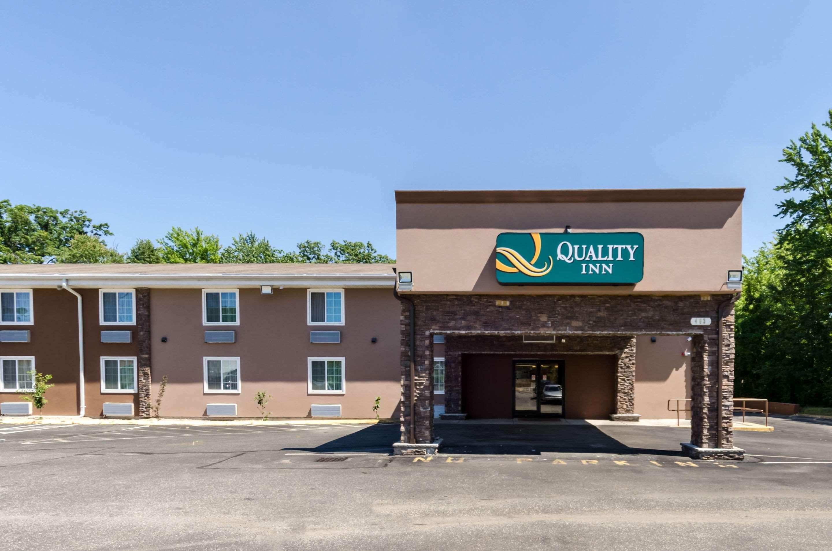 Quality Inn Chicopee-Springfield Exteriör bild