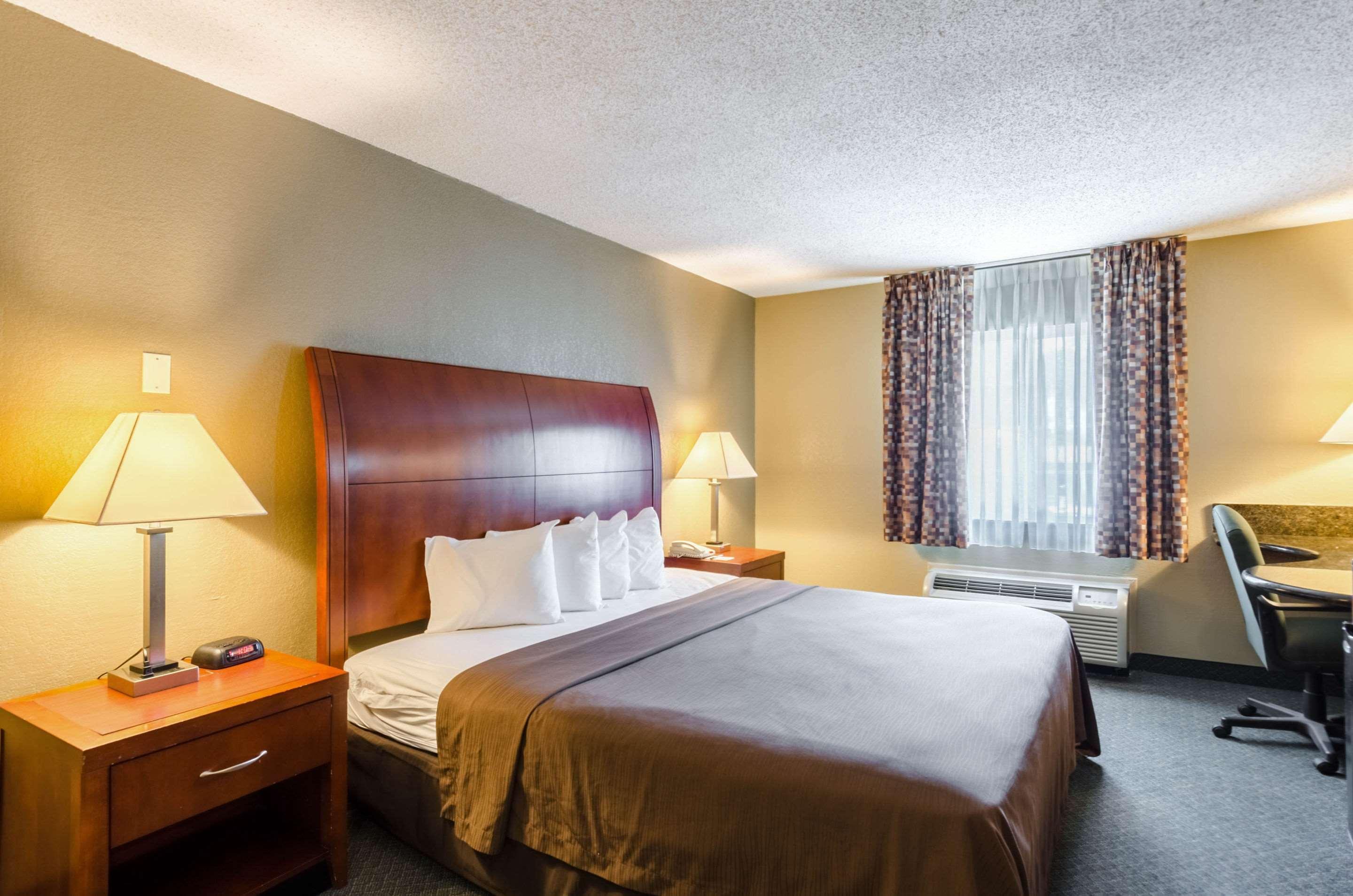 Quality Inn Chicopee-Springfield Exteriör bild